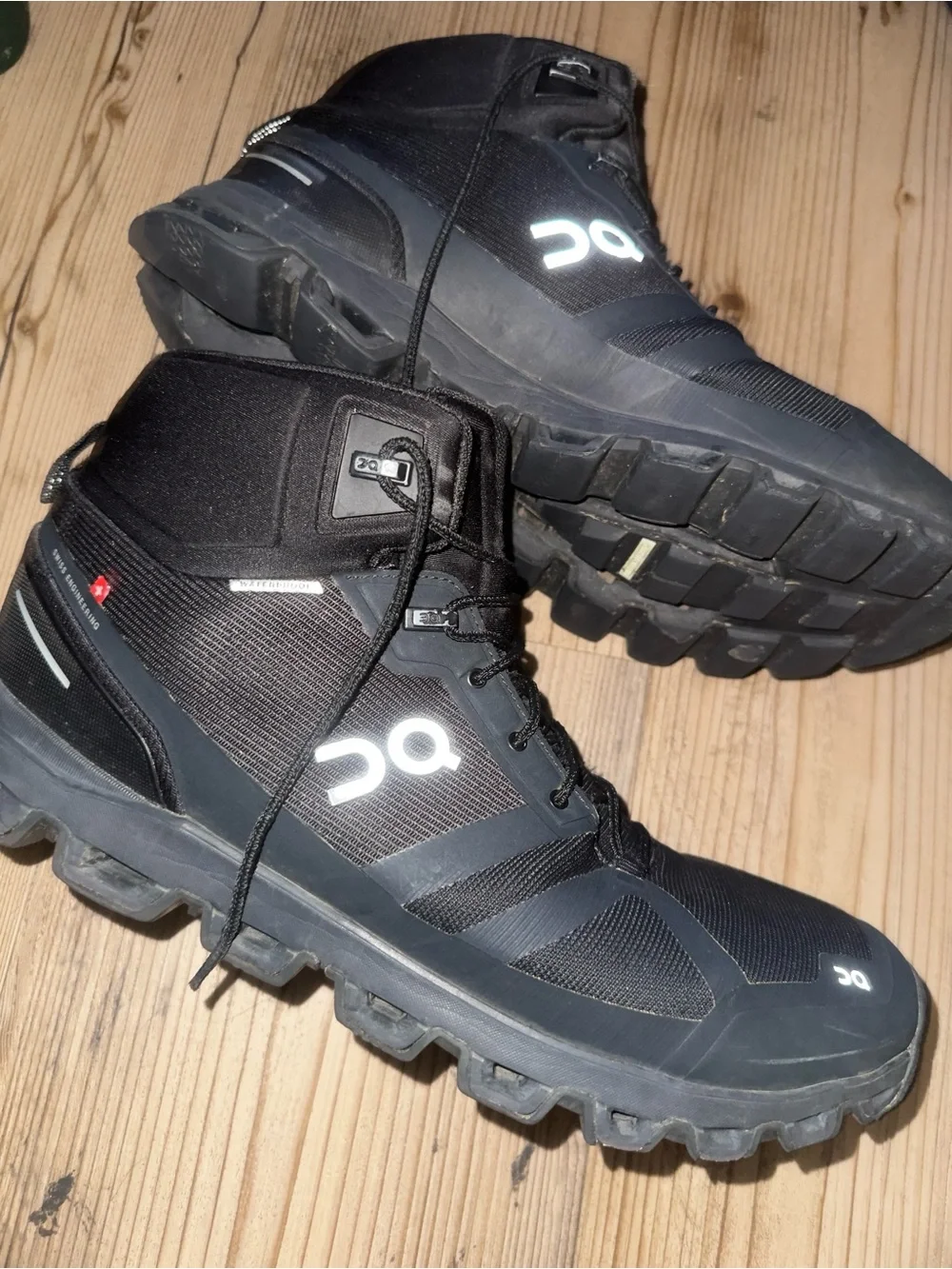 On Running Men's Black High-Top Trail Boots